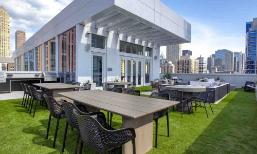 Chicago apartment rooftop deck - apartment amenities chicago