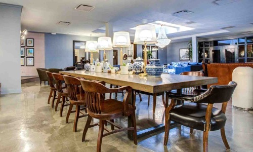 the victory lounge seating area