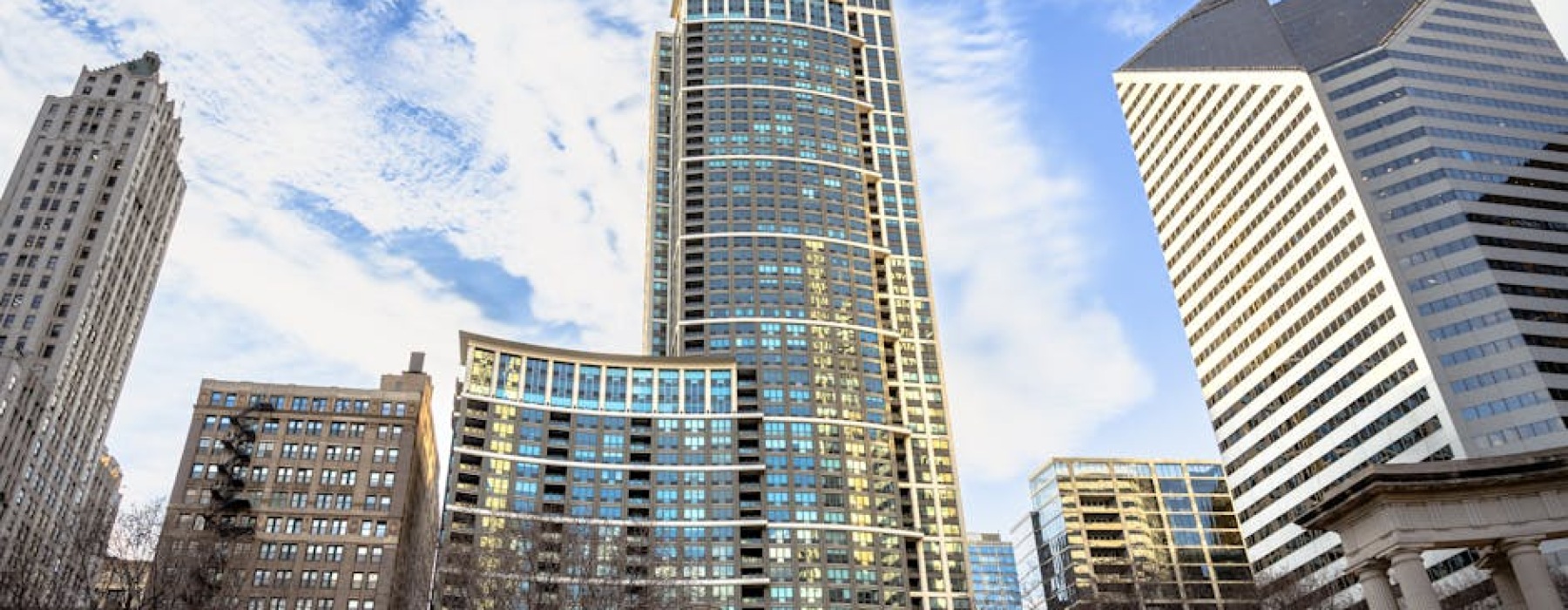 Apartments for lease Gold Coast Chicago luxury high-rises Lake Michigan - Apartments for lease Gold Coast