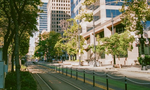 Gold Coast Chicago neighborhood with tree-lined streets and historic architecture - apartments for rent gold coast chicago